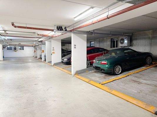 hauseigene Tiefgarage.JPG