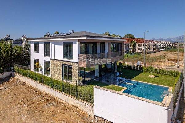 Detached 4-Bedroom House with Private Pool in Belek Antalya