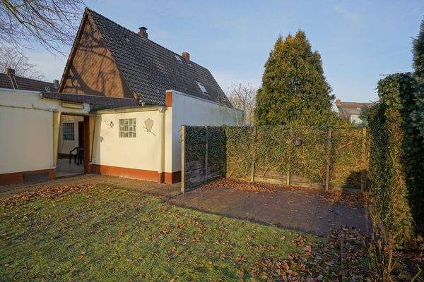 Rückansicht mit Terrasse