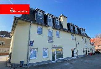 21 - Front Parkplatz