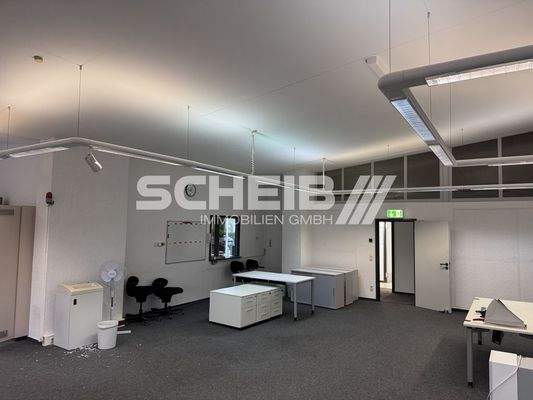 Großraumbüro im Erdgeschoss