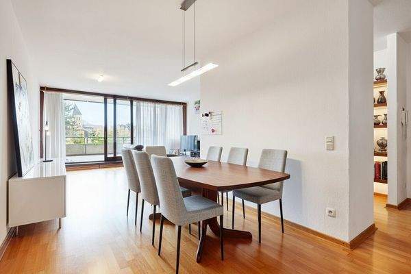 KI generierter Essbereich