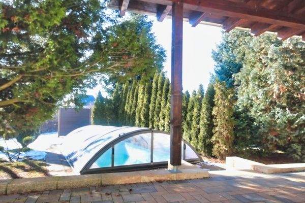 Außenpool im Gartenbereich