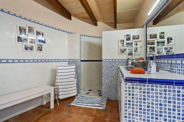 Badezimmer mit Dusche