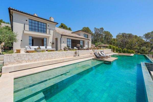 Pool and Exterior (1)