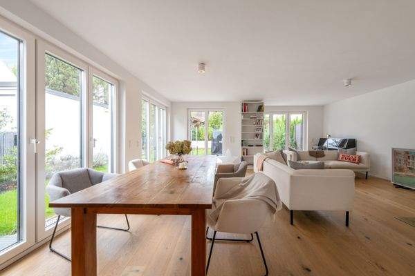 Lichterfüllter Wohnbereich