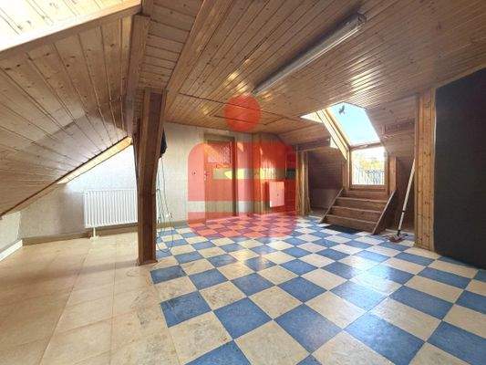 Dachboden mit Zugang zur Dachterrasse