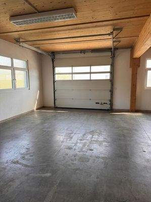 Lagerraum mit Rolltor