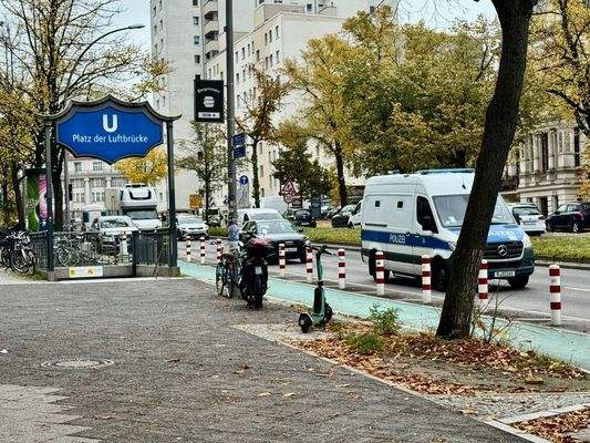 U-Bahn-Eingang Platz der Luftbrücke