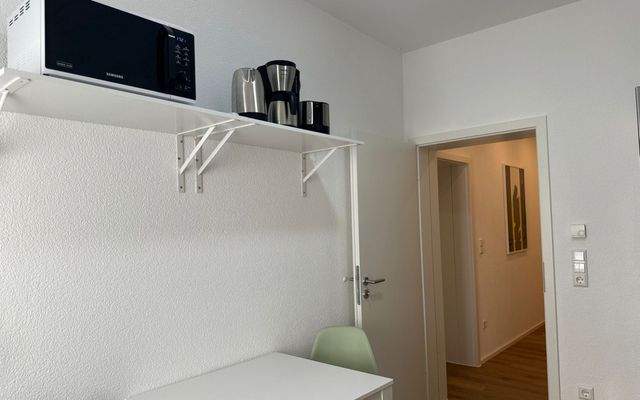 WG Zimmer Stuttgart Obertürkheim Zimmer 1 bei urbanbnb  Küche 3.jpeg