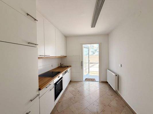 EG - Küchenbereich mit Übergang in den Wintergarten