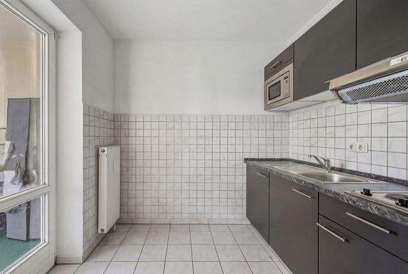 Küche mit Balkontür