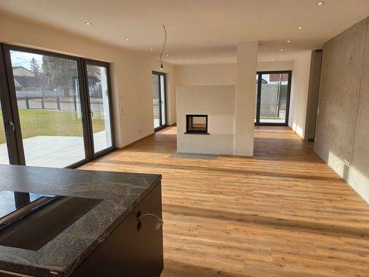 Wohn-/Essbereich mit Kamin