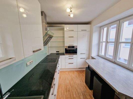 Küche mit Einbauküche