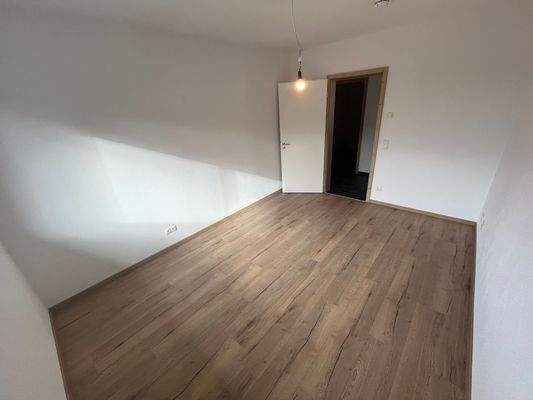 Schlafzimmer 1 (1).jpeg