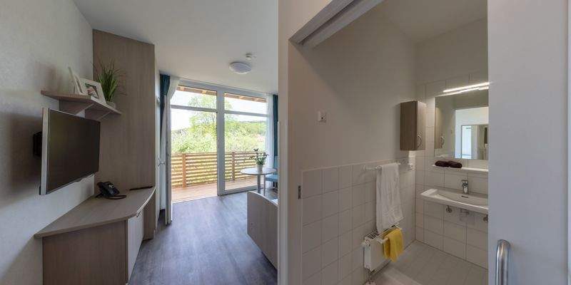 Zimmer mit Badezimmer