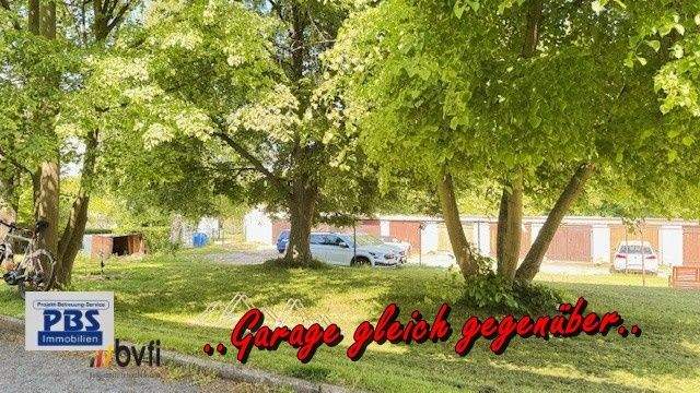 Blick zum Grundstück und Garage