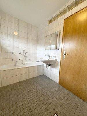 Badezimmer (1. OG)
