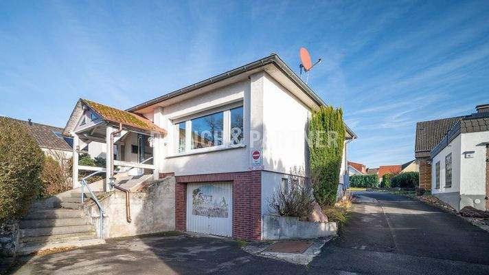 Hausansicht mitGarage