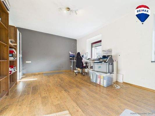 REMAX Immobilien DeLux Einfamilienhau Büro Mandelbachtal Mark Borowicz