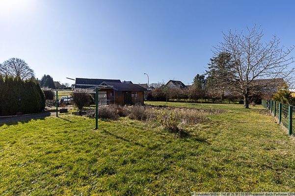 Wiese hinter dem Haus