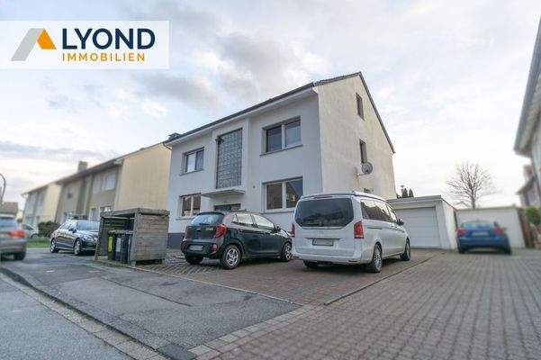 Außenansicht / Stellplätze