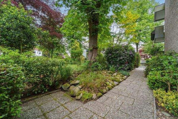 Parkähnlicher Vorgarten