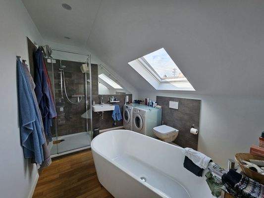 Wohnung DG Badezimmer