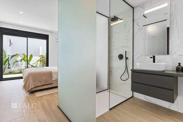 Schlafzimmer mit Dusche 