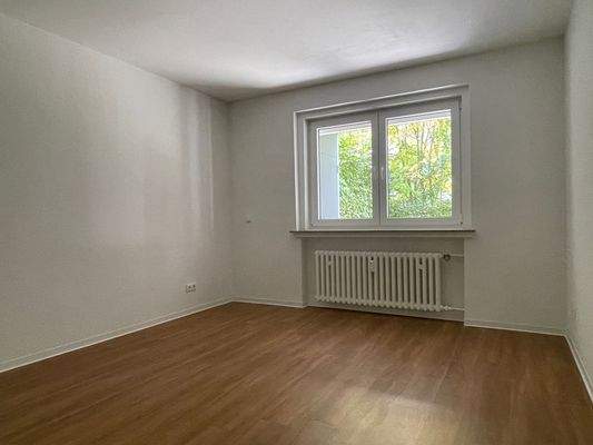 Leeres Zimmer mit Fenster