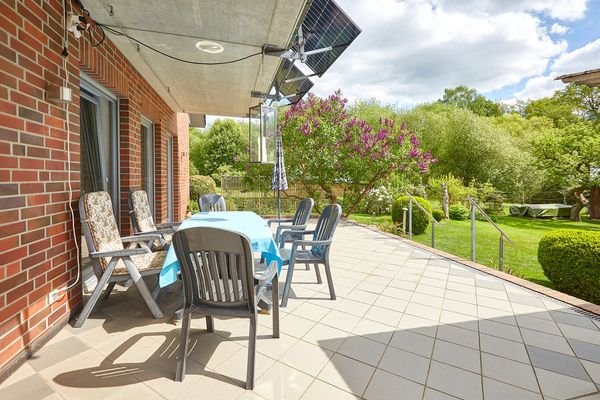 Überdachte Süd-Terrasse