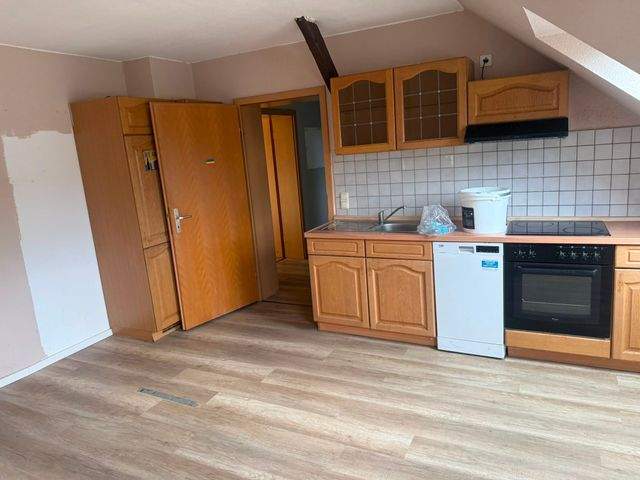 Ruhige 2-Raum-Altbauwohnung mit großer Wohnküche, Einbauküche & Tageslichtbad – sofort bezugsfrei - Photo 1