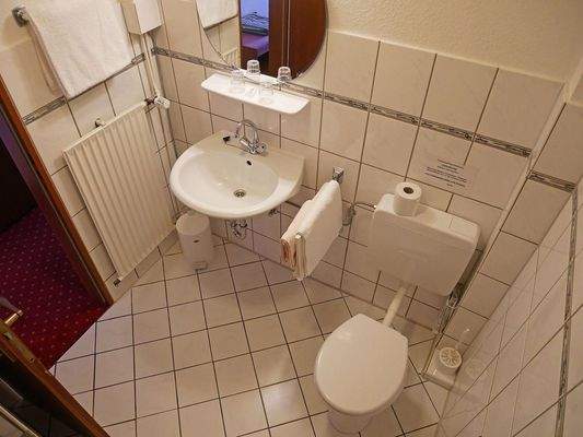 Typisches Bad im Gästezimmer