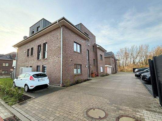 ausreichend Parkmöglichkeiten