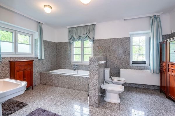 Badezimmer, 1. OG