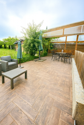 Terrasse mit Pergola