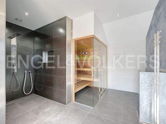 Wellnessbad mit integrierter Sauna