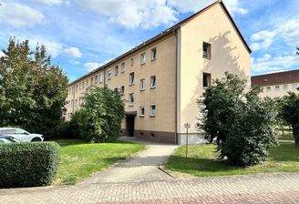 Mehrfamilienhaus - Straßenansicht