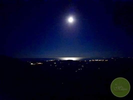 Wo der Mond im Meer versinkt....  