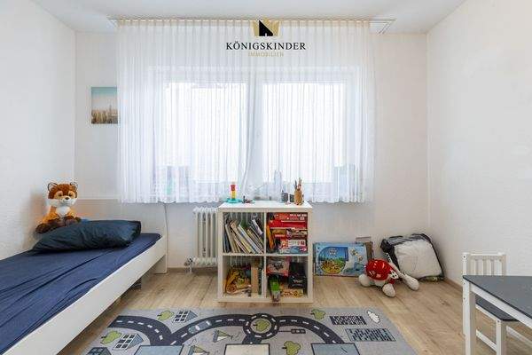 Helles Kinder- oder Arbeitszimmer