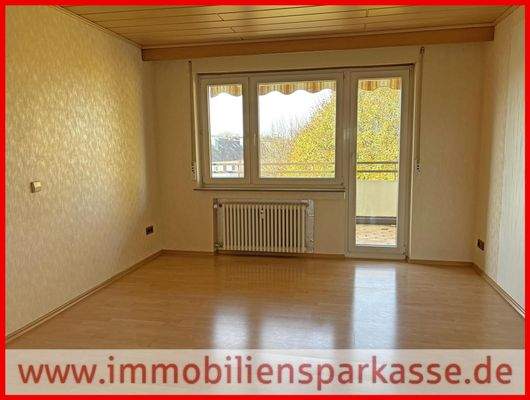 Schlafzimmer mit Zugang zur Loggia