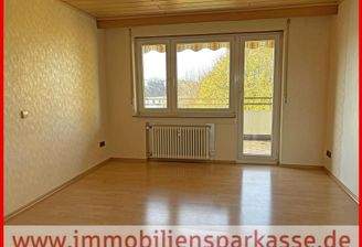 Schlafzimmer mit Zugang zur Loggia