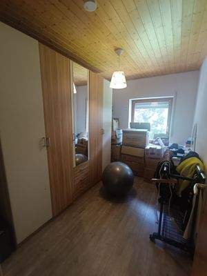 *links* Schlafzimmer