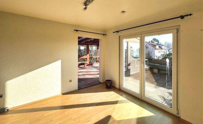 OG Übergang Wohnzimmer zum Wintergarten u. Dachterrasse