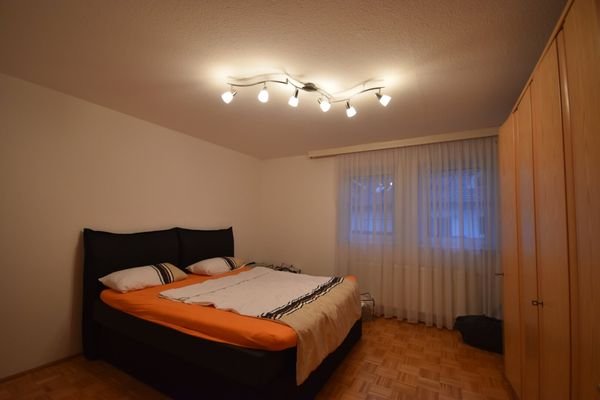 Schlafzimmer - Geräumiges und möbliertes 2 Zimmer Apartment mit Balkon Miete Eugendorf Salzburg