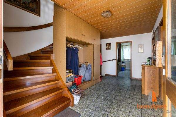 Treppenaufgang ins Obergeschoss