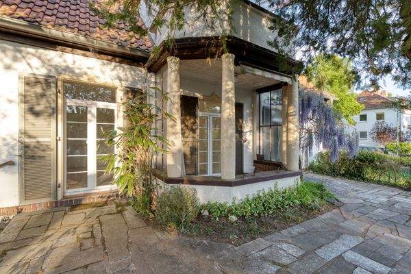 Terrasse und Porticus