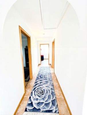 Flur 2 DG. - (KI generiert)