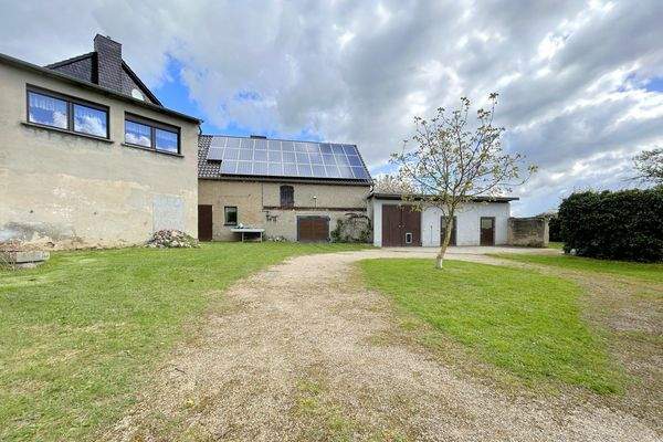 unbefestigter Innenhof mit Wendeschleife