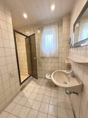 Bad mit Dusche  im Erdgeschoss